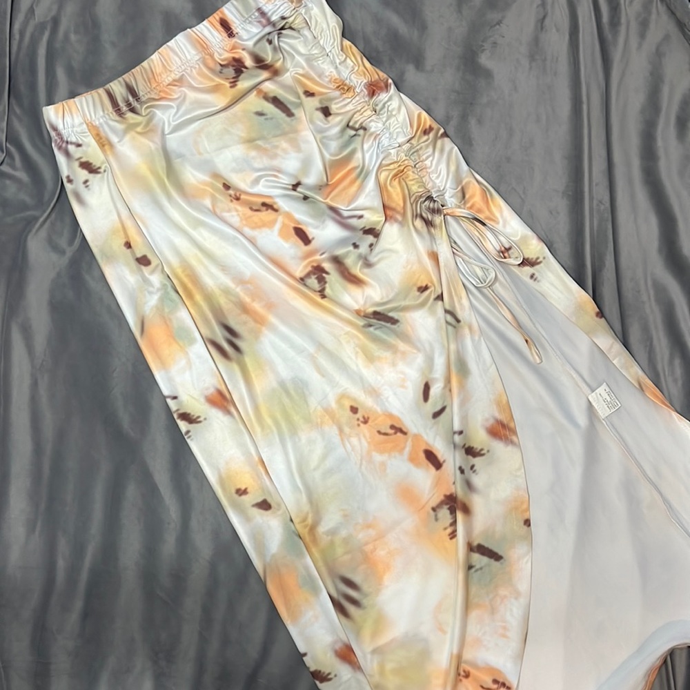 Multicolored midi skirt!